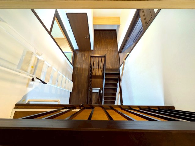 小屋裏収納から見た廊下