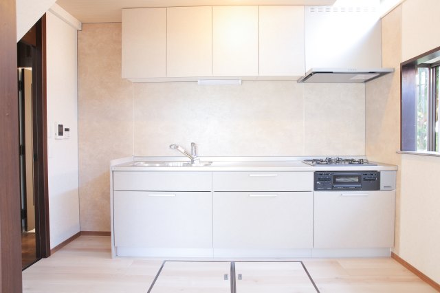 キッチンは独立式！お料理の匂いが広がりづらいです！