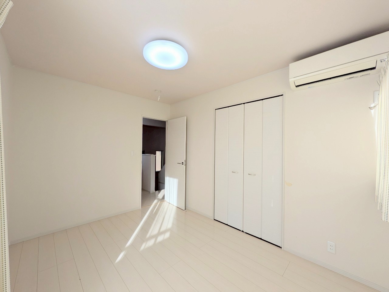 約６帖の洋室！