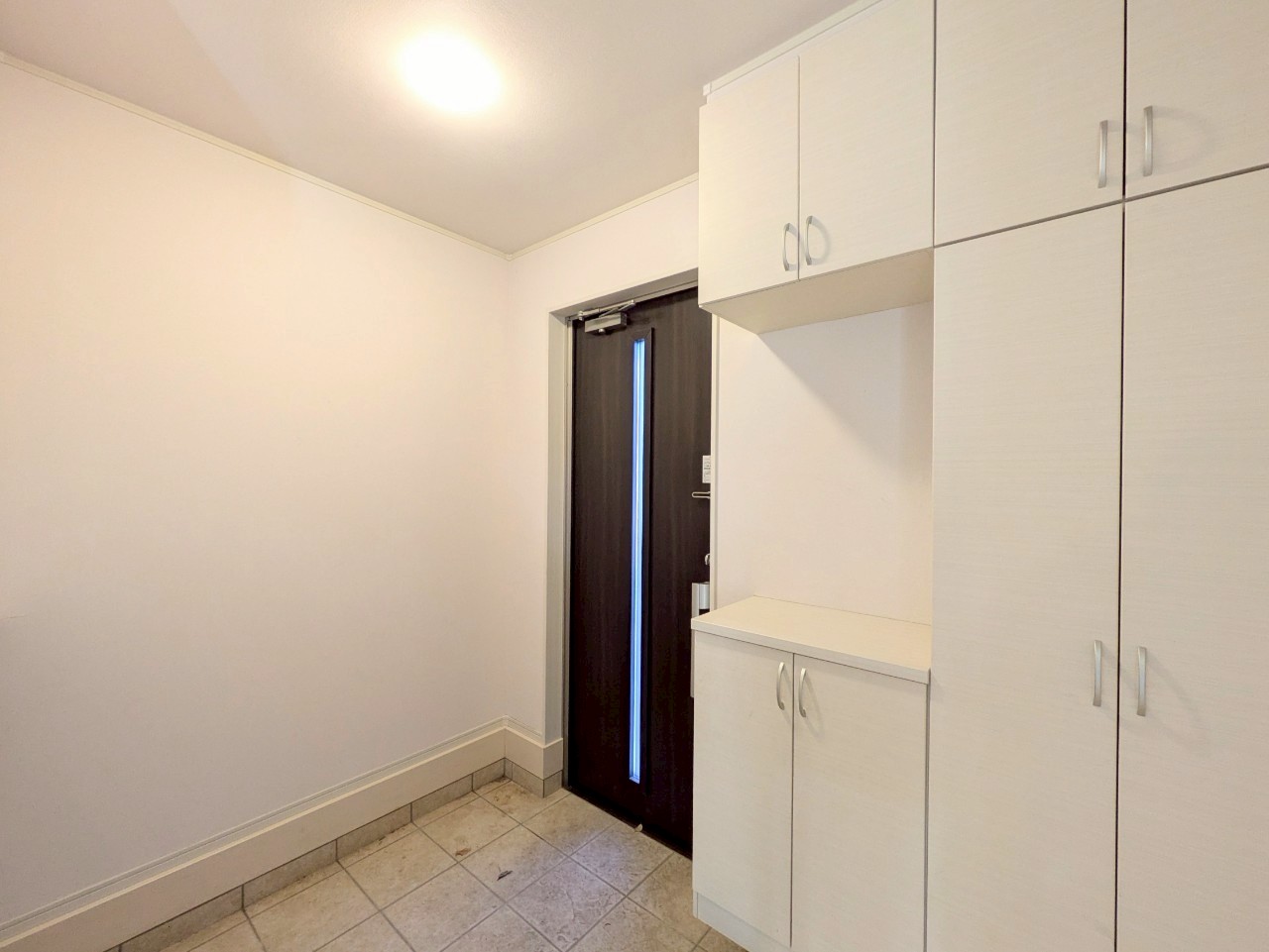 毎日のいってきますとただいまはこの玄関で！