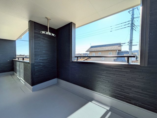 バルコニーは２部屋から行き来できます♪