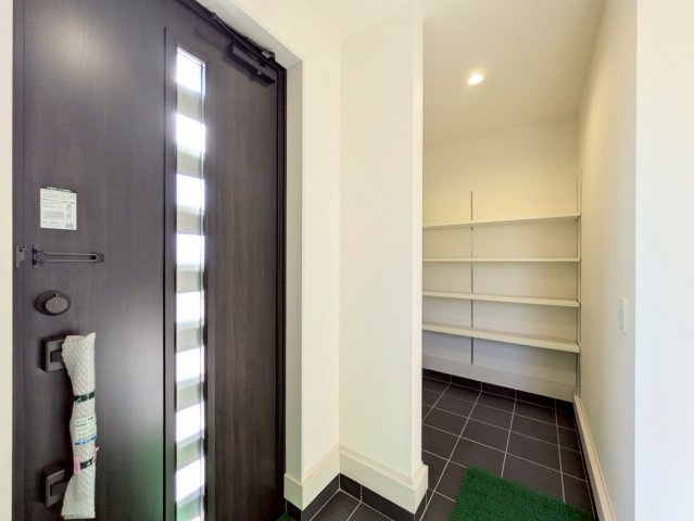 毎日のいってきますとただいまはこの玄関で！