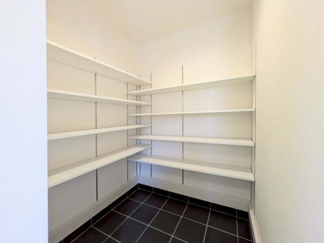 シューズクローゼット付き！アウトドア用品なども収納できます！