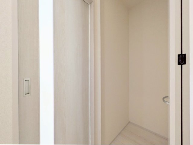 廊下にも収納付き！