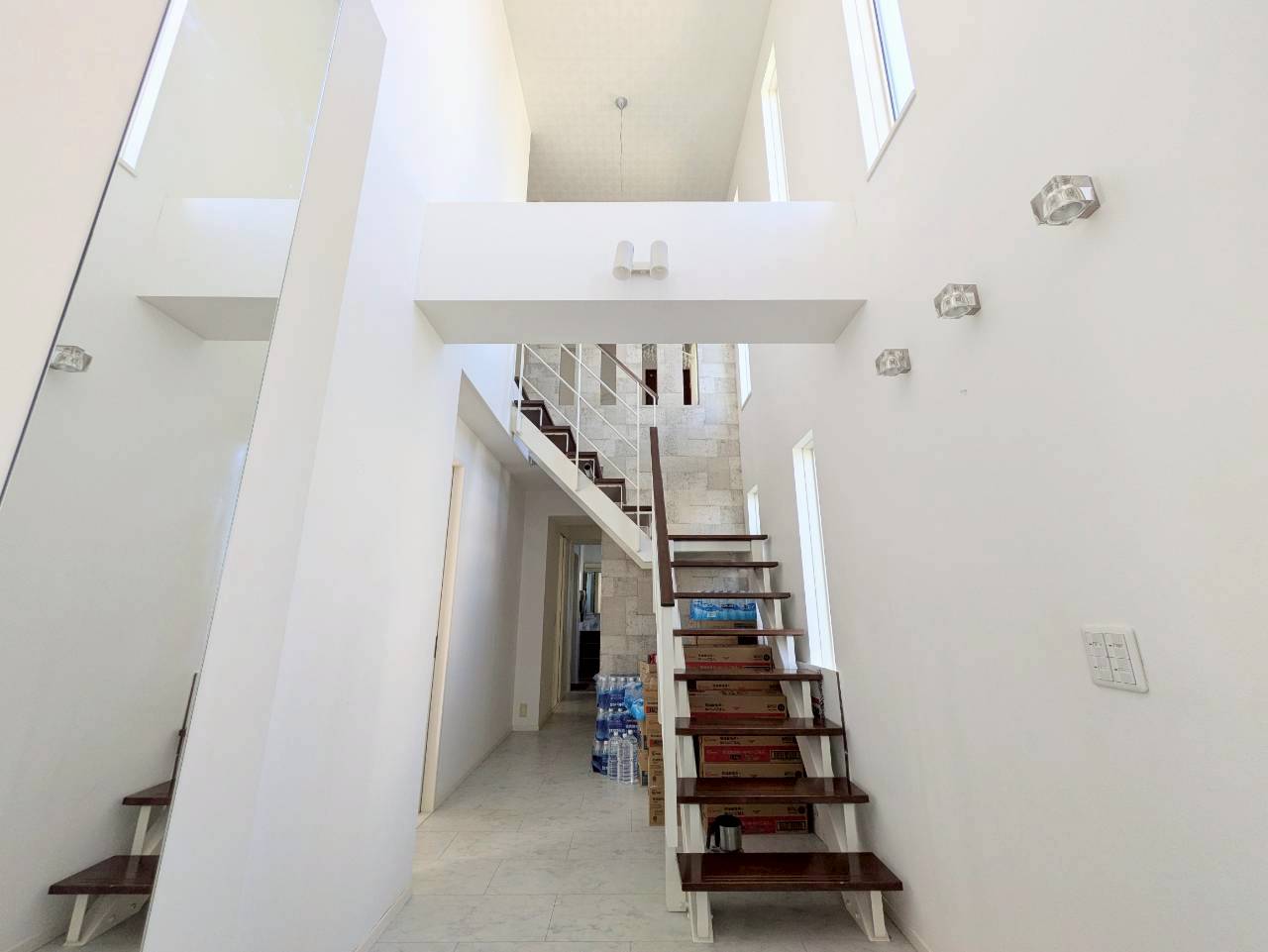 玄関は吹き抜けになっているので開放感があります!