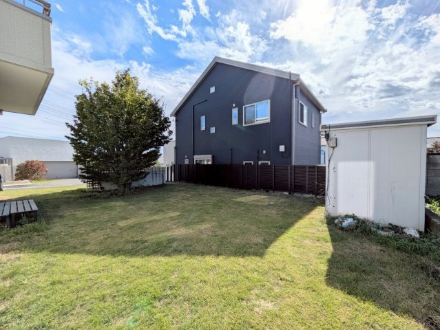 お庭は芝が敷かれています♪