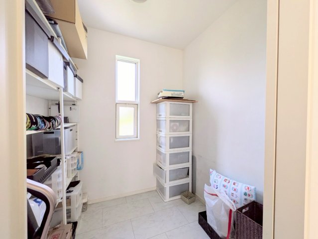 キッチン横収納