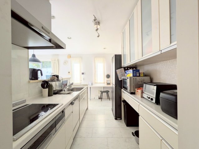 廊下側からもキッチンに出入りできます!