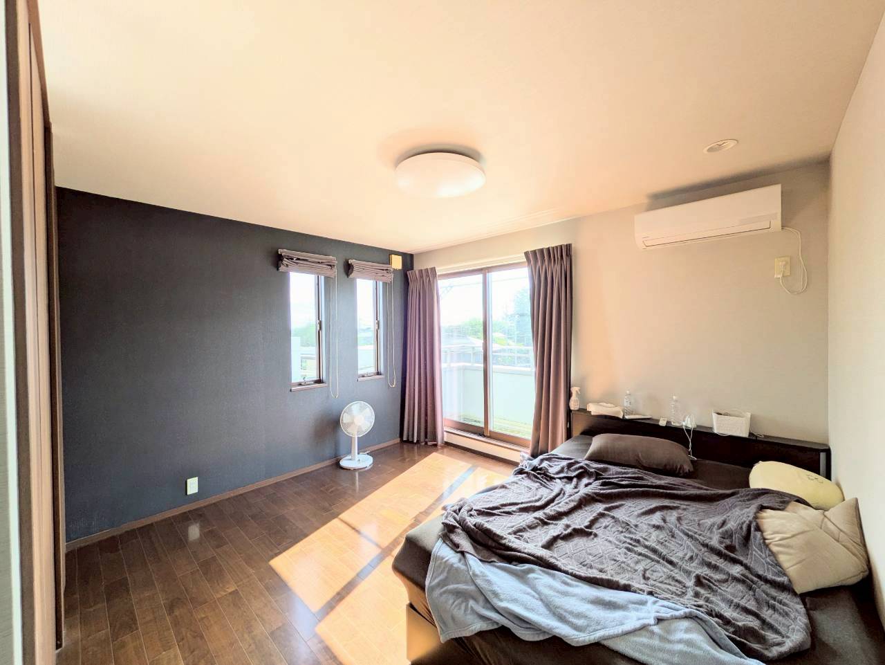 主寝室からバルコニーへ出入りできます!