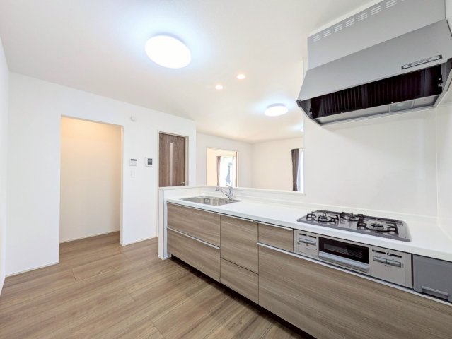 お手入れのしやすいシステムキッチン！