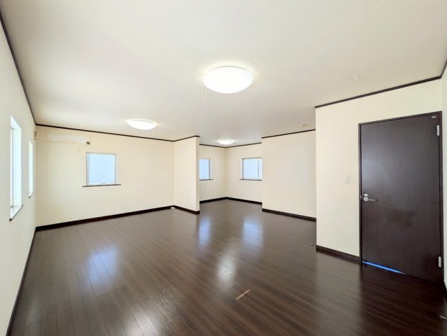 ２階洋室は広めのスペースがあるので使い方色々！