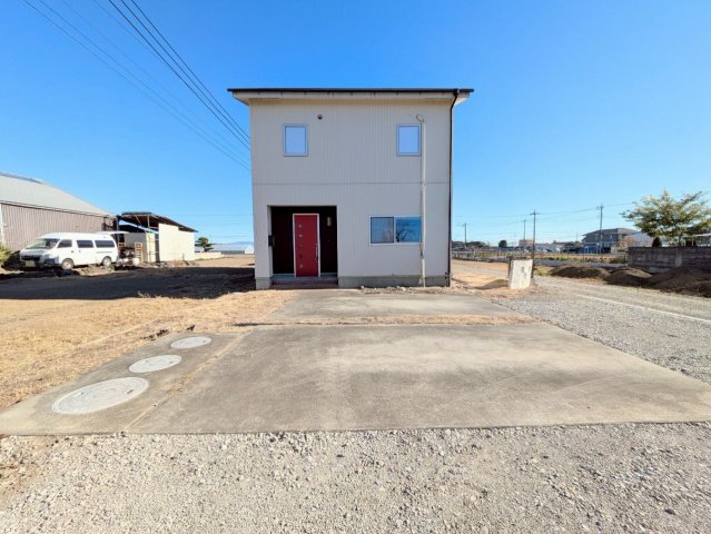 敷地内はゆったりとしたスペースがあるので、物置を置いたり、駐輪スペースを作ったりもできます♪