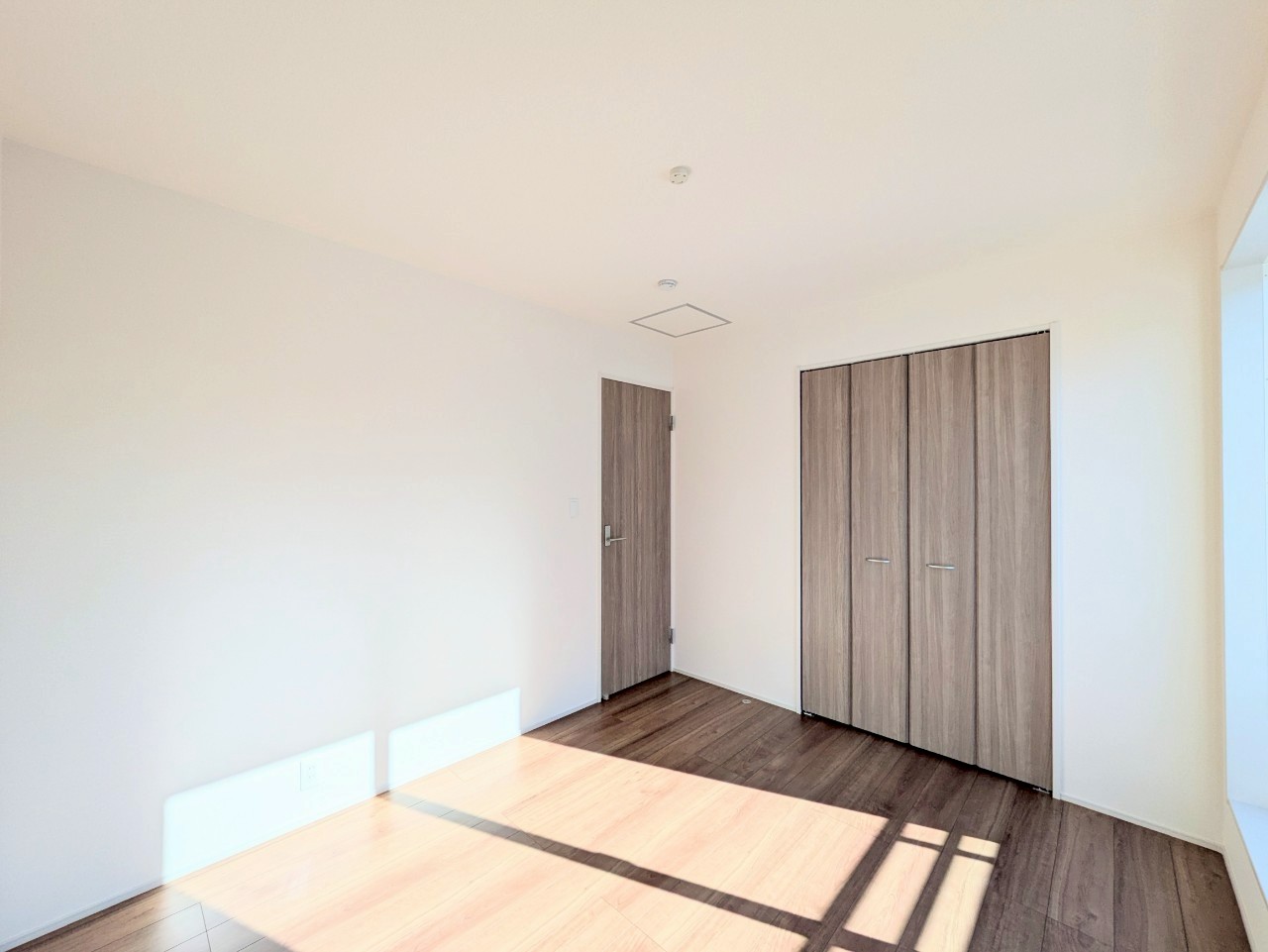 約5.25帖の洋室!