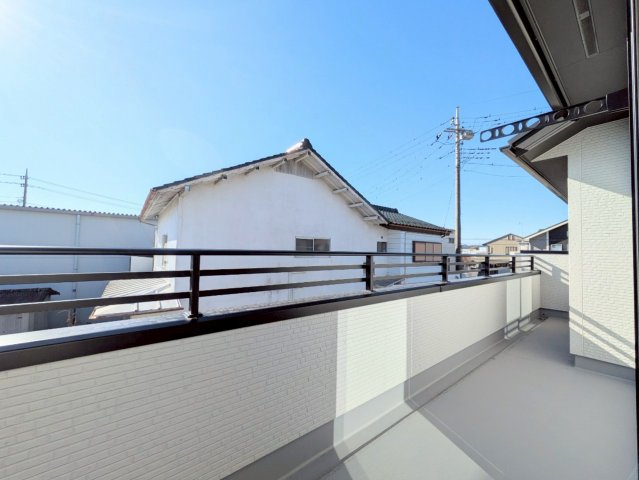 バルコニーは二部屋から行き来できます!