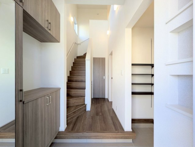 毎日のいってきますとただいまはこの玄関で!