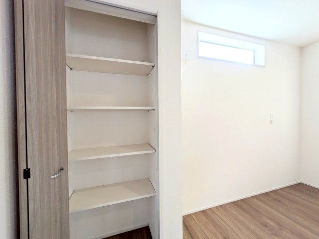 パントリー付き!食料品や日用品などたっぷり収納できます♪