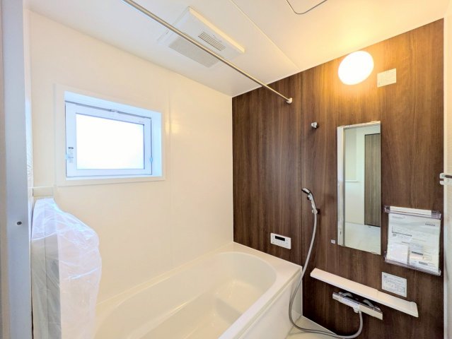 浴槽はベンチ付き!お子様との入浴や半身浴に◎