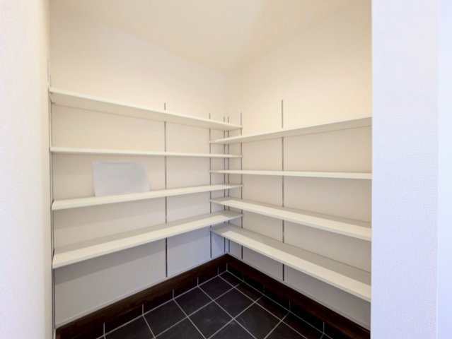 シューズクローク付き!アウトドア用品などもスッキリ収納できます♪