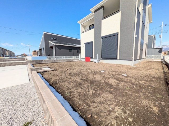 お庭はちょっとしたガーデニングにも◎