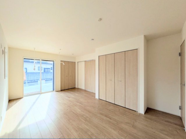 間仕切りをして2部屋に仕切ることもできます！