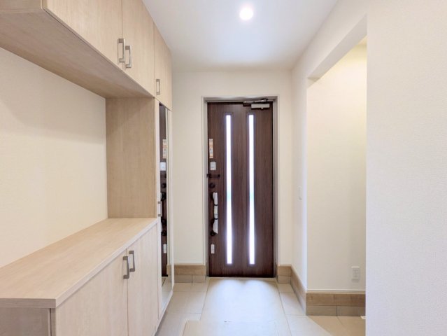 毎日のいってきますとただいまはこの玄関で！