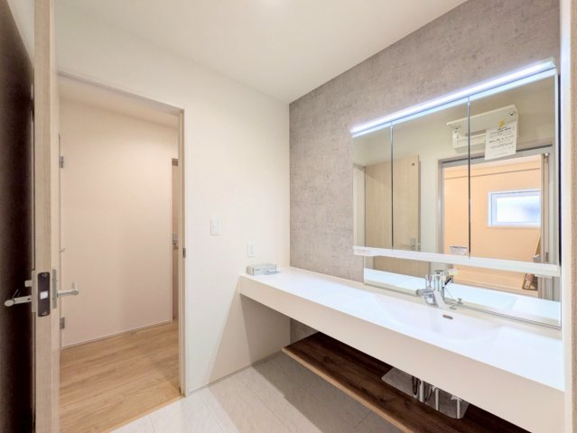 洗練されたデザインのフルフラットカウンター！床下収納付き♪