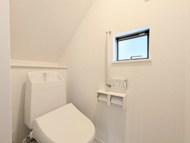 トイレは1階と2階の2ヶ所についております！