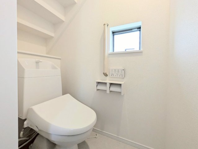 トイレは1階と2階の2ヶ所についております！