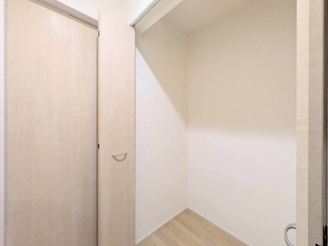 廊下にも収納付き！