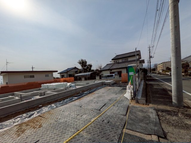 建築中