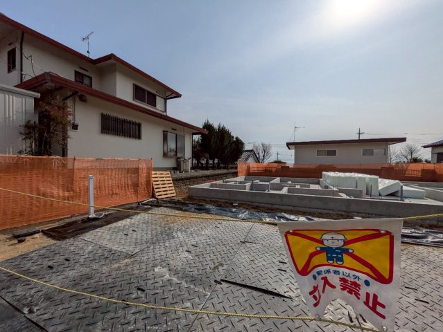 建築中