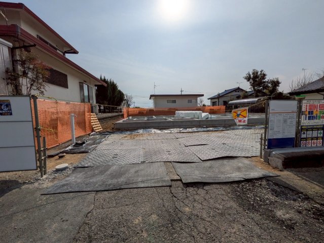 建築中