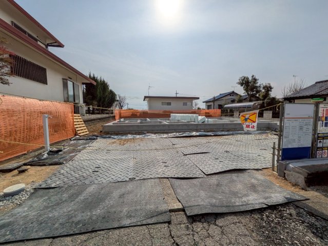 建築中