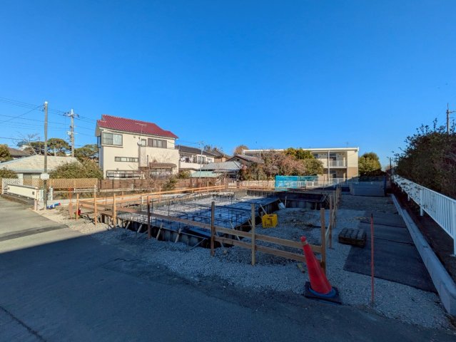 建築中