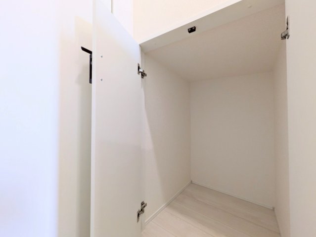 廊下にも収納付き！