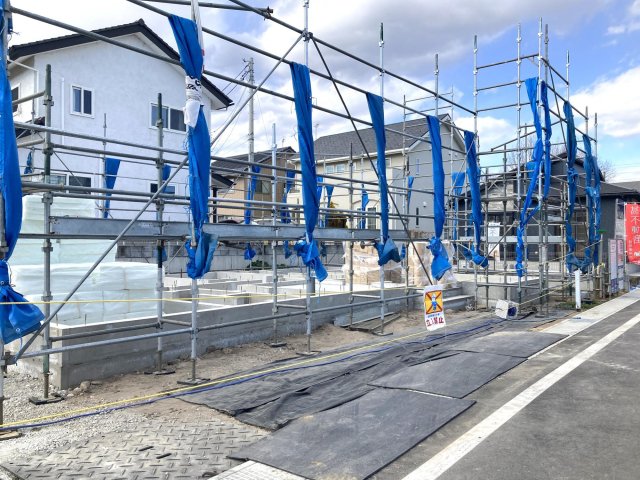 建築中