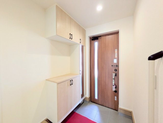 毎日のいってきますとただいまはこの玄関で！