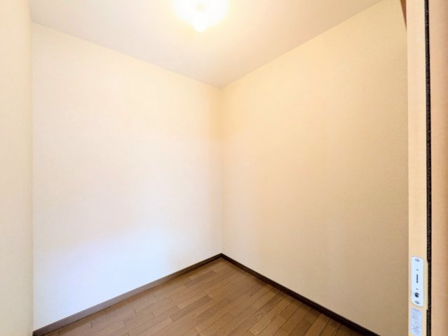 ウォークインクローゼット付き！衣服も荷物もたっぷり収納できます！