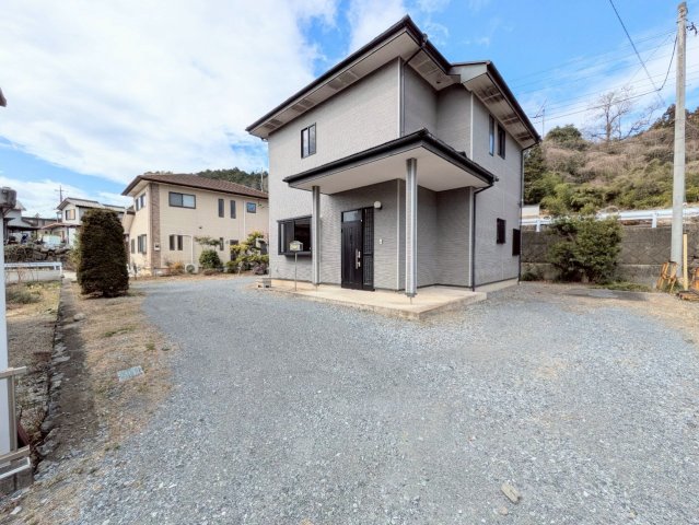 お車約２～3台駐車可能！