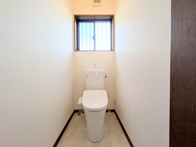 トイレは1階と2階の2ヶ所についております!