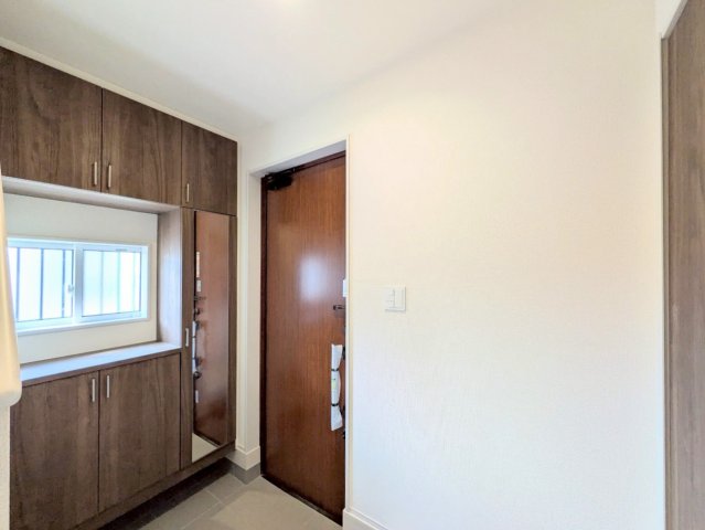 毎日のいってきますとただいまはこの玄関で！