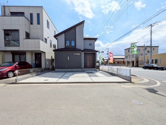 お車約2台駐車可能！