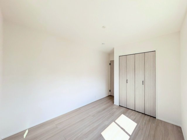 約5.7帖の洋室！