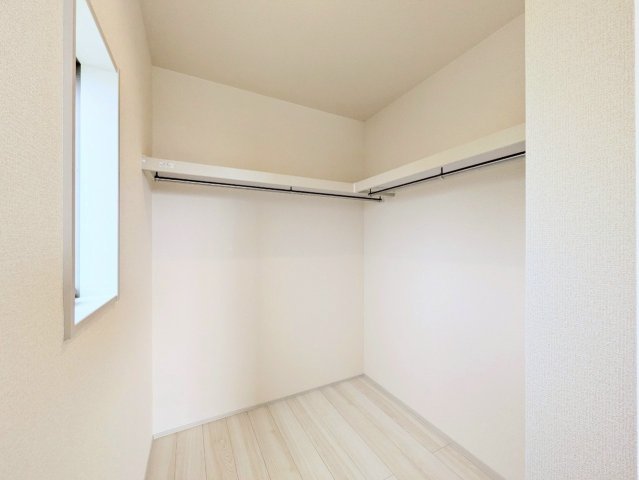 衣服も荷物もたっぷり収納できます♪