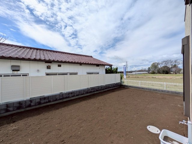 お庭はちょっとした家庭菜園やガーデニングに◎