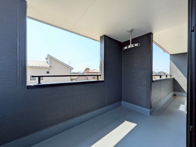 バルコニーは二部屋から行き来できます！