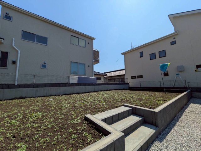 お庭はちょっとした家庭菜園やガーデニングに◎