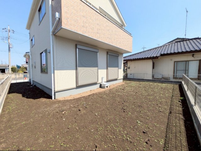 お庭はちょっとした家庭菜園やガーデニングに◎