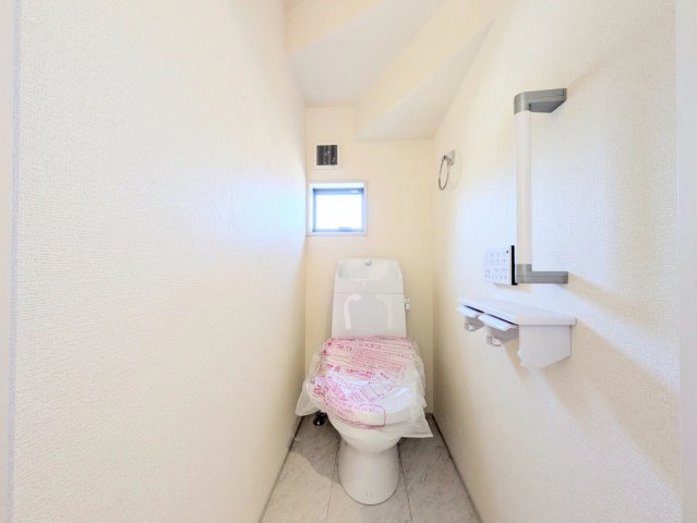 トイレは1階と2階の2ヶ所についております！