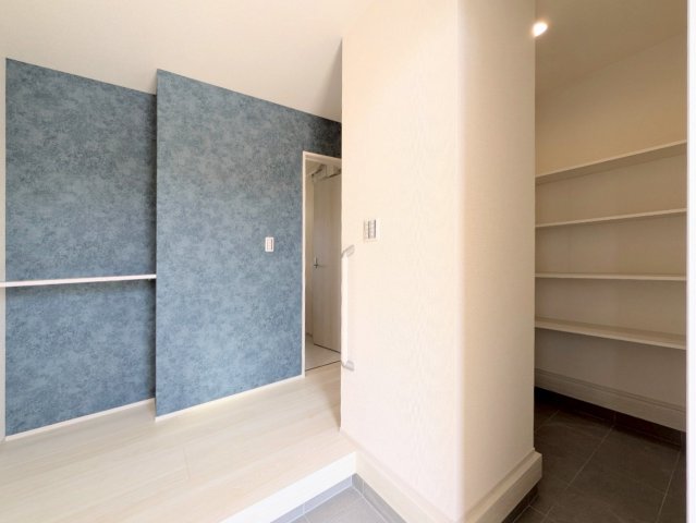 毎日のいってきますとただいまはこの玄関で！